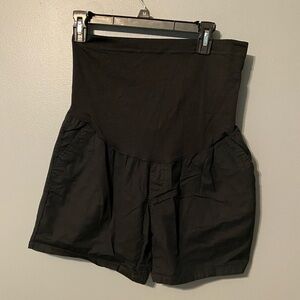 2/$16 Liz Lange Maternity Black shorts size medium